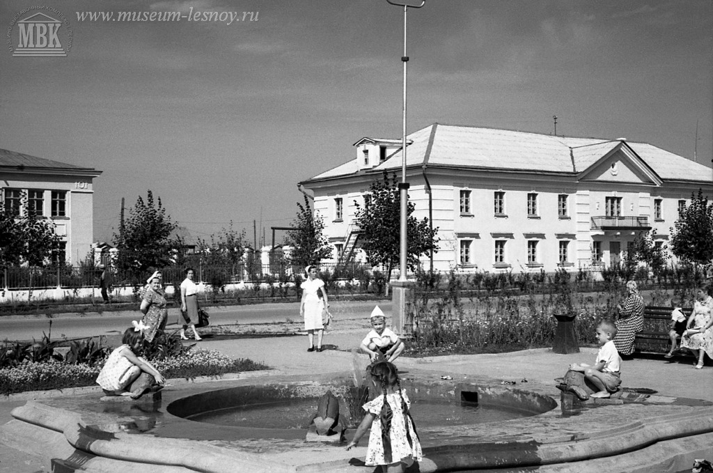 площадь перед кинотеатром, 1958, фото Федоровского С.Е. из собрания музея