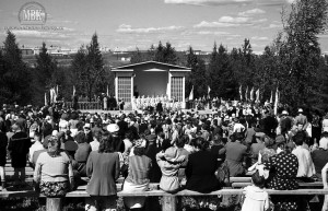 Праздник песни в Лесопарке, открытая танцплощадка, 1959 год, фото С. Е. Федоровского.